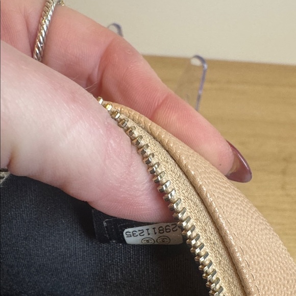 Chanel round filigree crossbody mini bag - Picture 9 of 9